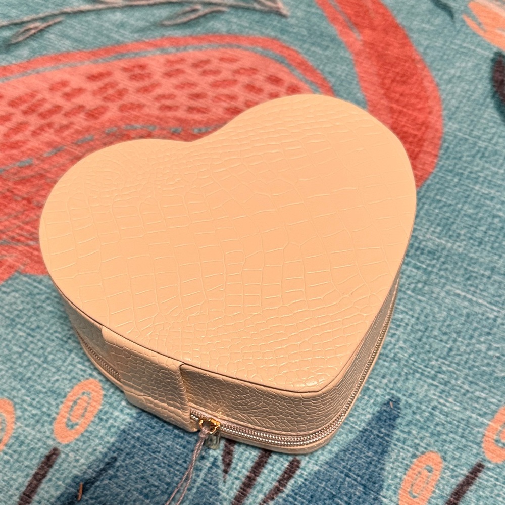 A New Day Heart Jewelry Case-NWT - Picture 3 of 5